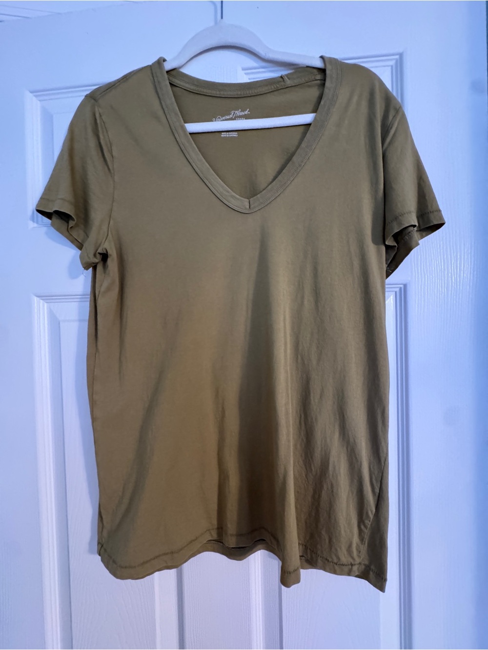 Universal Thread Women's V-Neck Tee in Olive Green